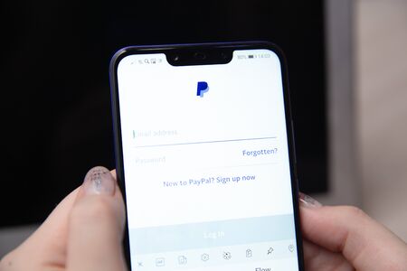 Tula, Russia - November 28, 2018: Paypal logo on smartphone screen.のeditorial素材