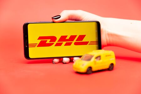 26 08 2019 Tula: GHL on the phone display and little car. Logoのeditorial素材