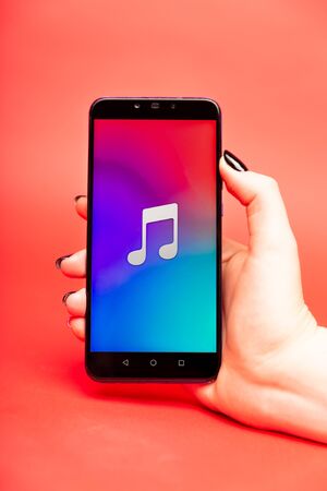 26 08 2019 Tula: Apple Music on the phone display. Logoのeditorial素材