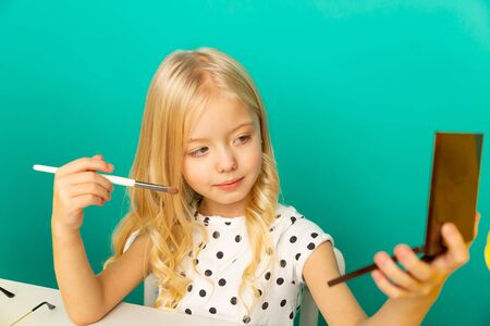 Happy girl at home speaking in front of camera for vlog. Young black woman working as blogger, recording video tutorial for Internet.の写真素材