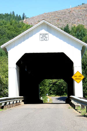 This is a covered bridge in Western Oregon.の写真素材