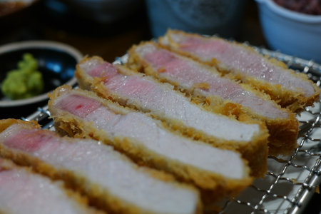Deep-fried pork cutlet on the iron plate