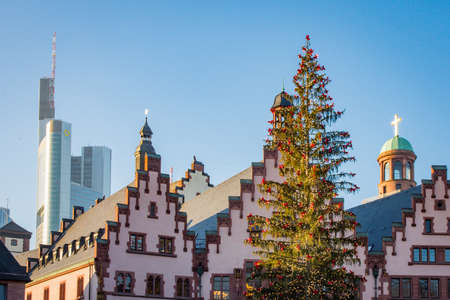 An image of Frankfurt's old city with its modern skyline in the background with a Christmas tree in the foregroundのeditorial素材