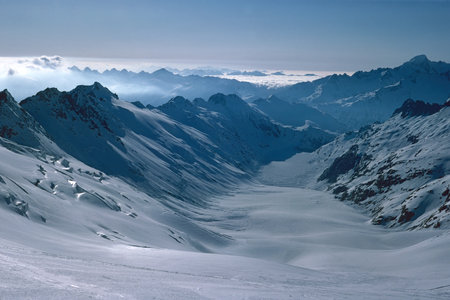 Panorama of snowy mountains and high alpine peaks in wintery Bernese Oberland in Switzerlandの写真素材