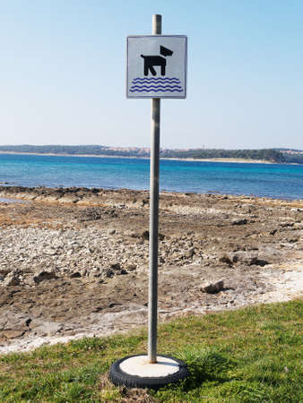 dog beach sign, dogs allowed on beachの写真素材