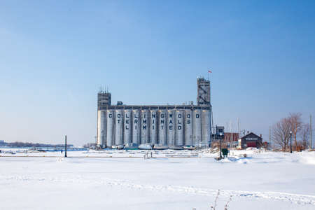 The Collingwood Terminals Limited is a huge old grain elevator that is decommissioned (abandoned), acting as a major landmark in town that can be seen from Blue Mountain. Will it be redeveloped?の写真素材