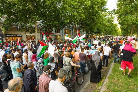 BERLIN, GERMANY - JULY 18, 2014: March of Solidarity with the Palestinian People. Conflict in the Middle East between Israel and Palestine.のeditorial素材