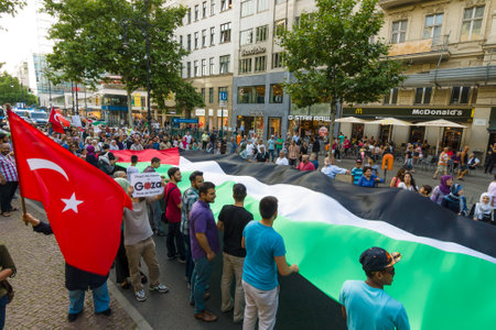 BERLIN, GERMANY - JULY 18, 2014: March of Solidarity with the Palestinian People. Conflict in the Middle East between Israel and Palestine.のeditorial素材