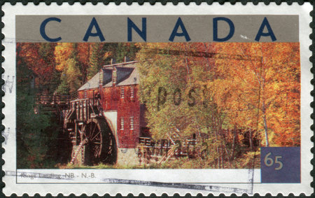 CANADA - CIRCA 2002: Postage stamp printed in Canada shows Tourist Attractions - Kings Landing, New Brunswick, circa 2002のeditorial素材