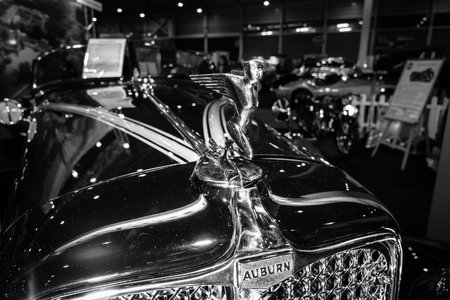 MAASTRICHT, NETHERLANDS - JANUARY 09, 2015: Hood ormament of a Auburn 8-100 Boattail Speedster, Straight Eight, 1931. Black and white. International Exhibition InterClassics & Topmobiel 2015のeditorial素材