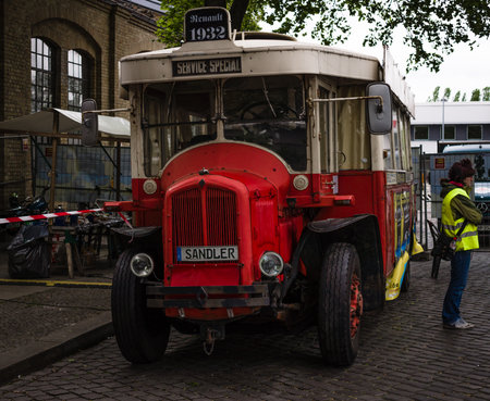 BERLIN - MAY 10, 2015: Vintage bus Renault TN6A. 28th Berlin-Brandenburg Oldtimer Dayのeditorial素材