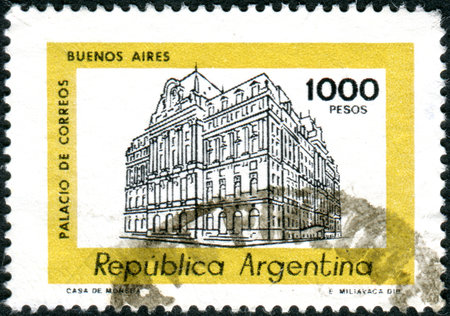 ARGENTINA - CIRCA 1980: Postage stamp printed in Argentina, show the Central Post Office in Buenos Aires, circa 1980のeditorial素材