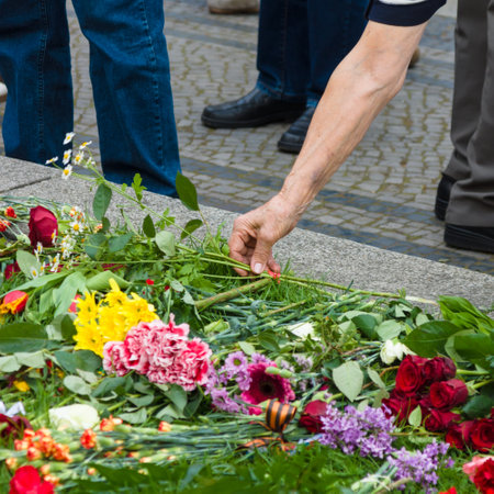 BERLIN - MAY 08, 2015: Victory in Europe Day. Treptower Park. Laying flowers at the monument to Motherland.のeditorial素材