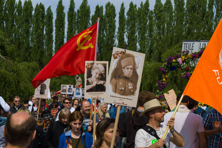 BERLIN - MAY 09, 2015: Victory Day. The action "Immortal Regiment" in Treptow Park.のeditorial素材