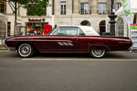 BERLIN - JUNE 17, 2017: Personal luxury car Ford Thunderbird (third generation), 1963. Classic Days Berlin 2017.のeditorial素材