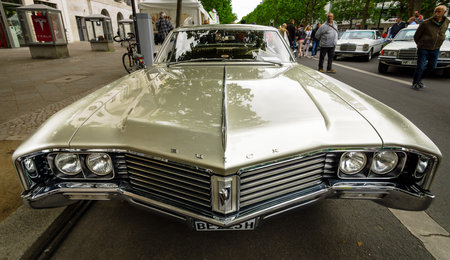 BERLIN - JUNE 17, 2017: Full-size luxury car Buick Electra 225 Limited, 1967. Classic Days Berlin 2017.のeditorial素材