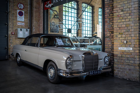 BERLIN - MAY 06, 2018: Full-size luxury car Mercedes-Benz 220SE Cabriolet (W111). Oldtimertage Berlin-Brandenburg (31th Berlin-Brandenburg Oldtimer Day).のeditorial素材