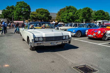 BERLIN - MAY 06, 2018: Full-size luxury car Lincoln Continental convertible, 1961. Oldtimertage Berlin-Brandenburg (31th Berlin-Brandenburg Oldtimer Day).のeditorial素材