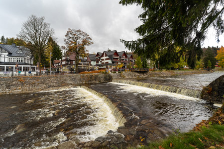 SPINDLERUV MLYN, CZECH REPUBLIC - OCTOBER 24, 2018: Elbe (Labe) river, streets and houses of the most frequented mountain and ski resorts in the country.のeditorial素材