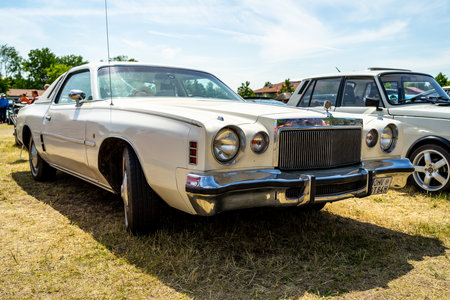 PAAREN IM GLIEN, GERMANY - MAY 19, 2018: Personal luxury car Chrysler Cordoba, 1976. Die Oldtimer Show 2018.のeditorial素材