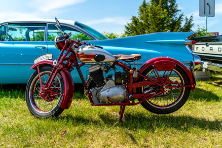 PAAREN IM GLIEN, GERMANY - MAY 19, 2018: Motorcycle Standart Kurier 500 Luxus, 1939. Manufactured by Standard Fahrzeugfabrik Wilhelm Gutbrod. Die Oldtimer Show 2018.のeditorial素材