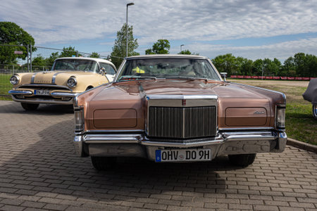 PAAREN IM GLIEN, GERMANY - JUNE 08, 2019: A two-door personal luxury coupe Lincoln Continental Mark III. Die Oldtimer Show 2019.のeditorial素材