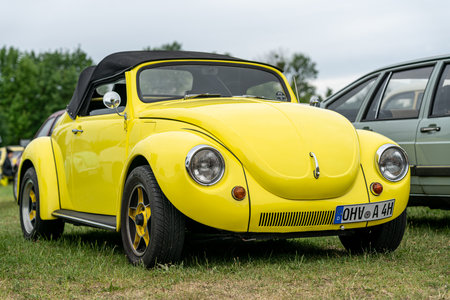 PAAREN IM GLIEN, GERMANY - JUNE 08, 2019: Economy car Volkswagen Beetle. Die Oldtimer Show 2019.のeditorial素材