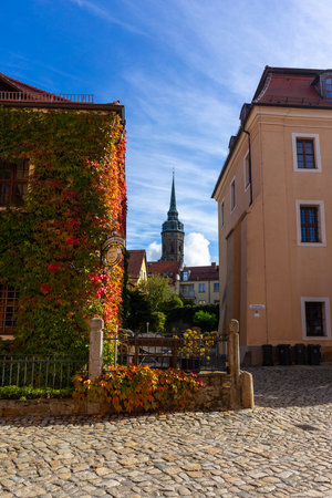 BAUTZEN, GERMANY - OCTOBER 10, 2019: Beautiful streets of the historical part of the old town in a fall day. A house twined with ivy.のeditorial素材