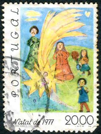 PORTUGAL - CIRCA 1977: A stamp printed in Portugal, depicts the children's drawing "Children following the Star", by Rosa Maria M. Cardoso, circa 1977のeditorial素材