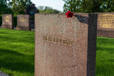SEELOW, GERMANY - MAY 09, 2022: Tomb of the unknown soldier. Inscription in Russian: Unknown. Memorial cemetery of Soviet soldiers who died at the site of the Battle of the Seelow Heights.のeditorial素材
