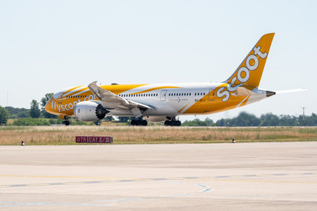 BERLIN, GERMANY - JUNE 23, 2022: Wide-body jet airliner Boeing 787-8 Dreamliner of Scoot airline.のeditorial素材