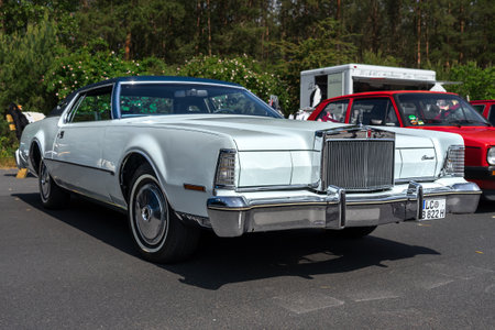 LINTHE, GERMANY - MAY 27, 2023: The personal luxury coupe Lincoln Continental Mark IV. Die Oldtimer Show 2023.のeditorial素材