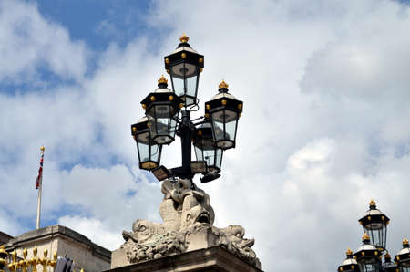 old historic lantern in front of buckingham palace, londonの写真素材