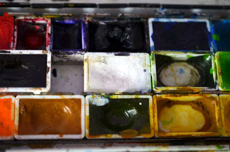 closup of a messy paintbox after usingの写真素材