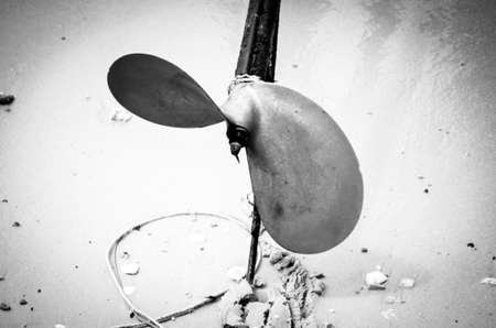 propeller of a longtail motorboat at the beach in black and whiteの写真素材