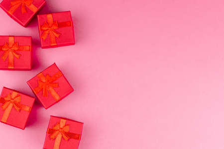 Paper art Valentine's day concept banner with handmade gift box, cut ribbon, bow with space for text. Christmas giftの写真素材