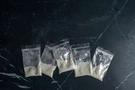addiction: 5 dosage packages of narcotic substances, cocaine, heroin