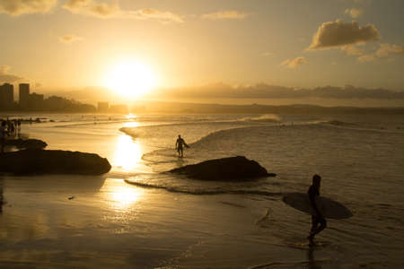 In Sunset Beach Raybow c'Ã¨ still people who want to go surfingの写真素材