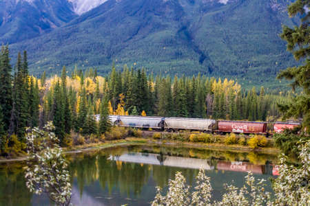 Muleshoe Lake, Banff National Park, Alberta, Canadaのeditorial素材