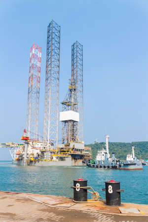 jack up rig come in shipyardの写真素材