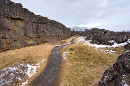 Path through the pingvellir valley in Iceland. The valley lies between the North American and Mid  European tectonic plates.の写真素材