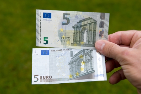 The new 5-euro banknote (above) and the old banknote (under)
The newest is released in may 2013の写真素材
