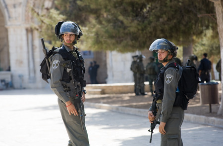 JERUSALEM, ISRAEL - OCT 08: Israeli police officers in front of the Al-aqsa mosque on the temple-square in Jerusalem keeping the security after fightings with muslims, October 08 in Israelのeditorial素材
