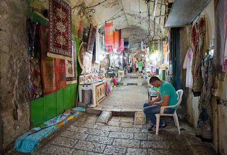 JERUSALEM, ISRAEL - OCTOBER 07, 2014: All kinds of shops in one of the small streets in the old city of Jerusalemのeditorial素材