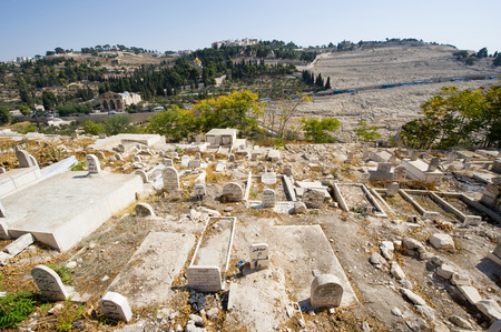 JERUSALEM, ISRAEL - OCT 09, 2014: Muslim graveyard on the east-side of the Temple Mount of Jerusalemのeditorial素材