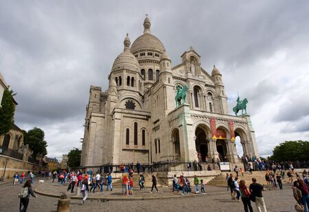 PARIS, FRANCE - JULY 27, 2015: Tourists are visiting the Sacre Coeur cathedral in Montmarte in Paris in Franceのeditorial素材