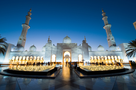 ABU DHABI, UNITED ARAB EMIRATES - DEC 31, 2017: Exterior of the Sheikh Zayed Mosque in Abu Dhabi in twilight. It is the largest mosque in the country.のeditorial素材