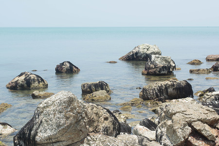 Rocks by the sea at Hin Ngam Beach, Sichon, Nakhon Si Thammarat. Thailandの写真素材