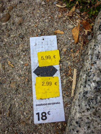 Heavy discount price in a lost price tag