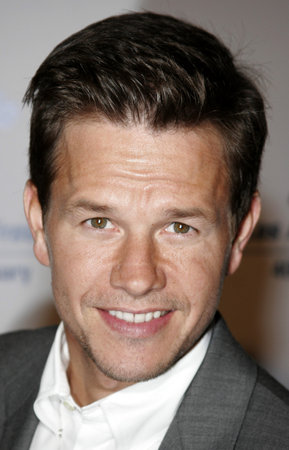 BEVERLY HILLS, CA - NOVEMBER 20, 2006: Mark Wahlberg at the 2006 Los Angeles Free Clinic Annual Dinner Gala held at the Beverly Hilton Hotel in Beverly Hills, USA on November 20, 2006.のeditorial素材
